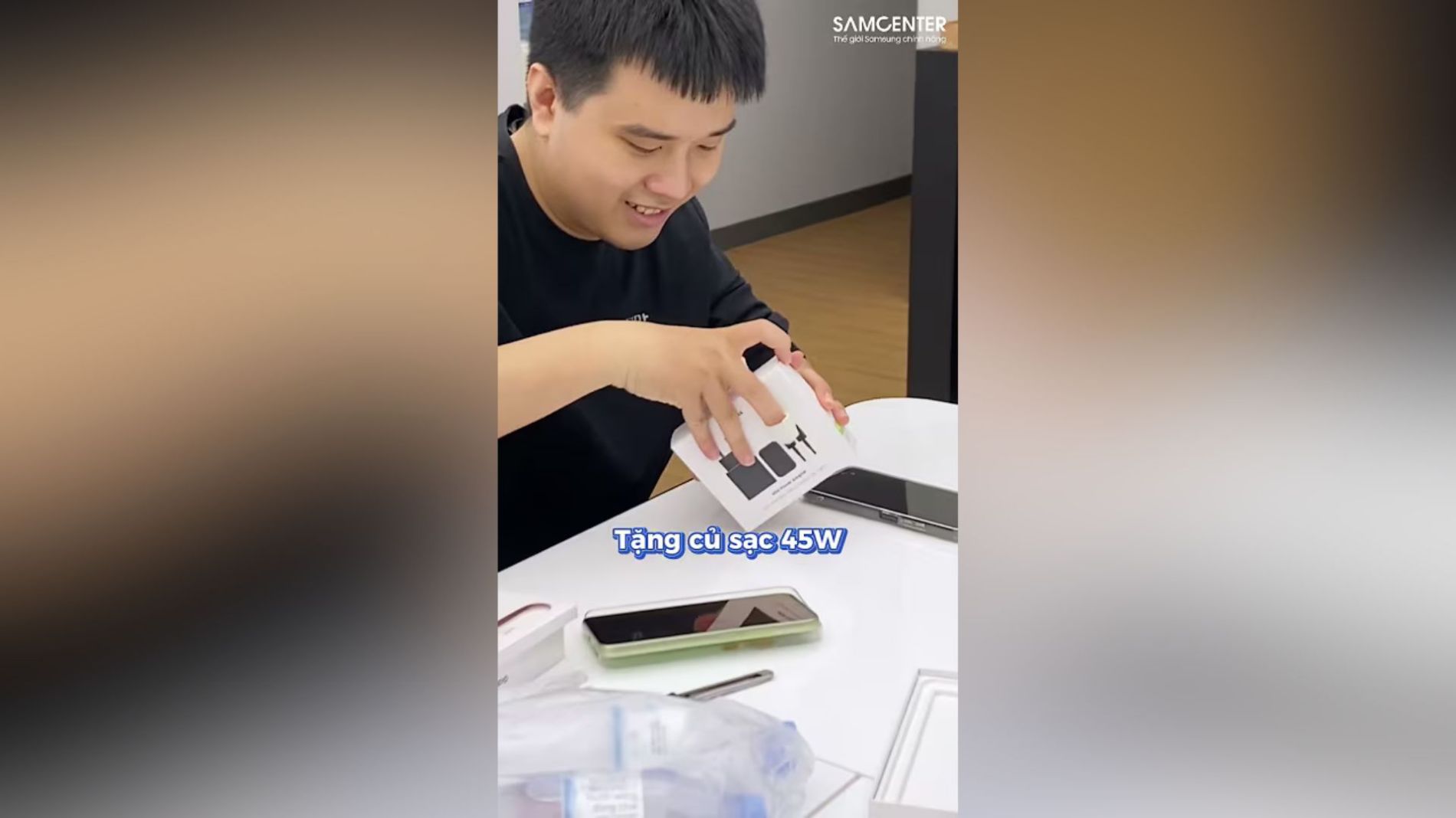 Hình ảnh cho danh mục Hai Anh Em Góp Tiền Mua Galaxy A36 Tặng Mẹ – Món Quà Sinh Nhật Ý Nghĩa Tại SamCenter